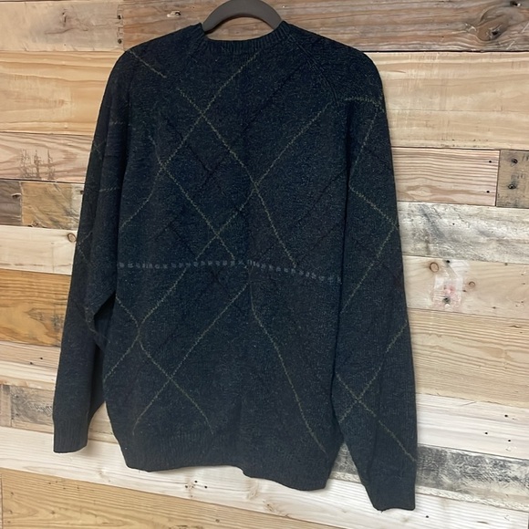 IZOD size Large gray argyle acrylic/lambswool crewneck sweater - Picture 7 of 7